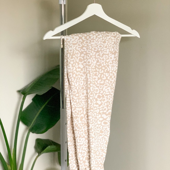 Leopard Print Lounge Set - Picture 3 of 3